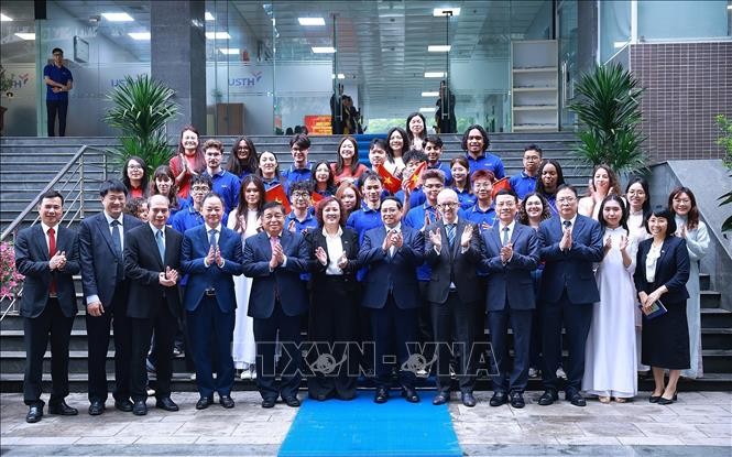 Thủ tướng Phạm Minh Chính đến thăm, làm việc với Viện Hàn lâm Khoa học và Công nghệ Việt Nam.