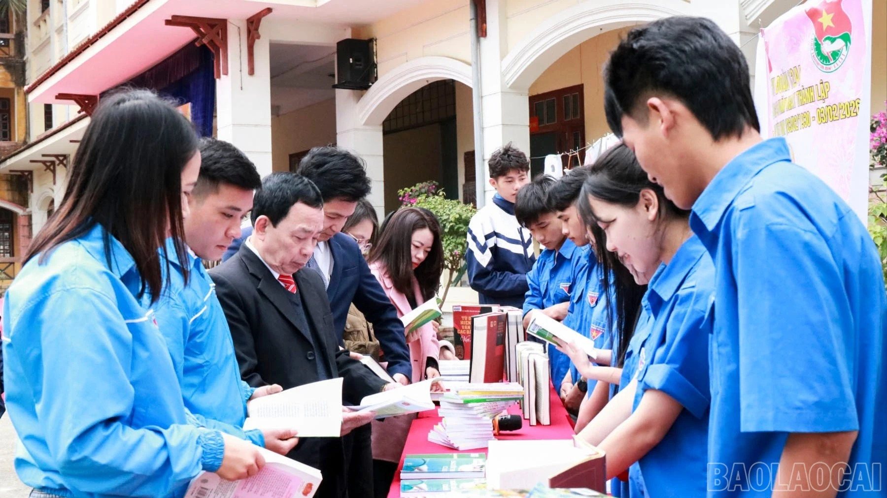 baolaocai-br_daibieuxemtranh-3218.jpg