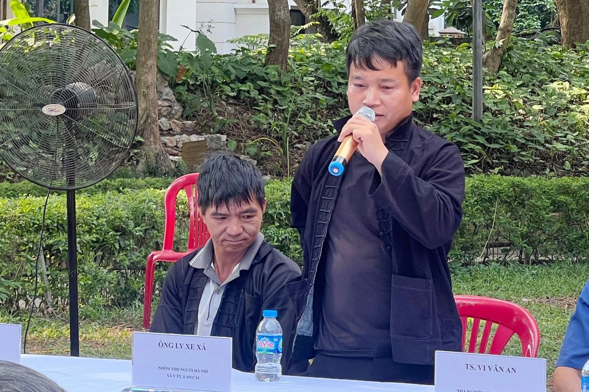 Với anh Ly Xe Xá, người thợ trẻ nhất đoàn, niềm vinh dự càng nhân lên khi được đóng góp vào việc giới thiệu kiến trúc nhà Hà Nhì tới đông đảo du khách tham quan Bảo tàng Dân tộc học Việt Nam