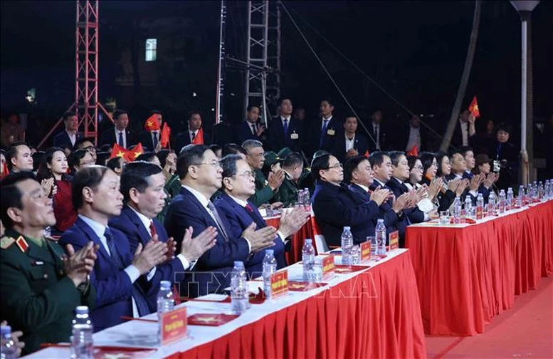 Thủ tướng Phạm Minh Chính, Chủ tịch Quốc hội Trần Thanh Mẫn, Thường trực Ban Bí thư Trần Cẩm Tú cùng các đồng chí lãnh đạo, nguyên lãnh đạo Đảng, Nhà nước dự tại điểm cầu Hà Nội.