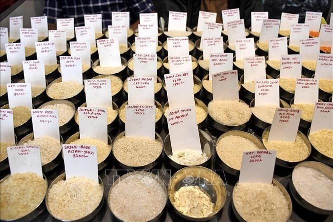 Gạo được bày bán tại cửa hàng ở Guwahati, Ấn Độ.