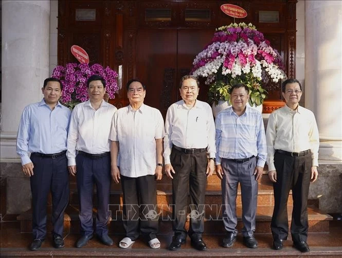 Chủ tịch Quốc hội Trần Thanh Mẫn tới thăm, chúc Tết nguyên Thường trực Ban Bí thư, Đại tướng Lê Hồng Anh.