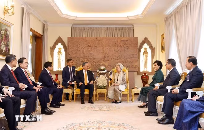 Tổng Bí thư Tô Lâm thăm hỏi, nói chuyện thân mật với Hoàng thái hậu Norodom Monineath Sihanouk.