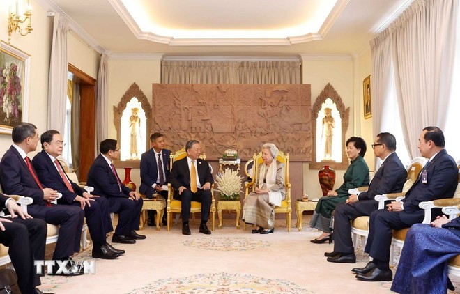 Tổng Bí thư Tô Lâm thăm hỏi, nói chuyện thân mật với Hoàng thái hậu Norodom Monineath Sihanouk.