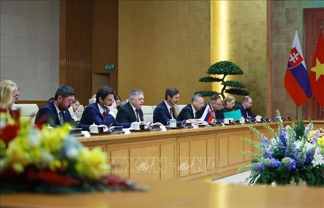 Thủ tướng Robert Fico và đoàn Slovakia tại cuộc hội đàm với Thủ tướng Lê Minh Hưng.