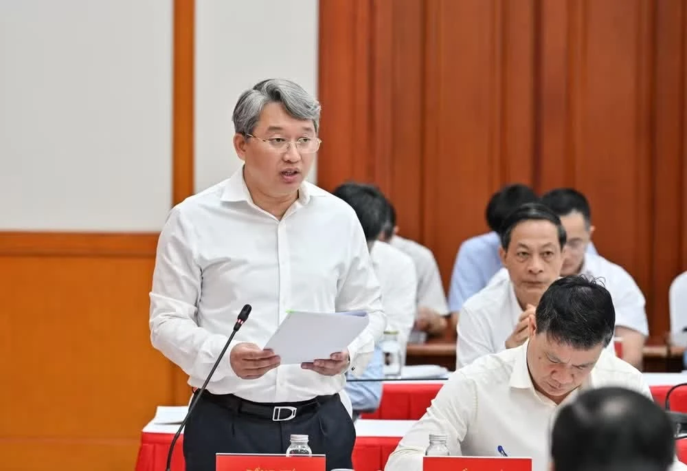 Đồng chí Nguyễn Hải Ninh, Ủy viên Trung ương Đảng, Chánh Văn phòng Trung ương Đảng báo cáo tóm tắt tình hình, kết quả công tác nổi bật trong quý I/2026.