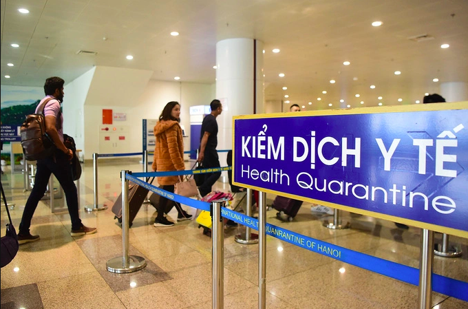 Kiểm dịch y tế để kiểm soát Covid tại sân bay Nội Bài thời kỳ bùng dịch.