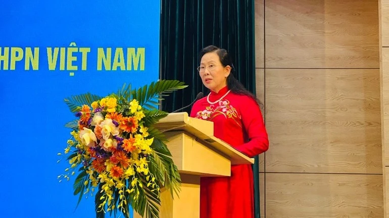 Tân Chủ tịch Hội Liên hiệp Phụ nữ Việt Nam Lê Thị Thủy phát biểu nhận nhiệm vụ.