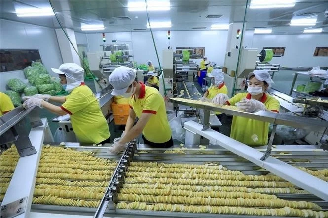 Dịch COVID-19 kéo dài trong nhiều tháng ảnh hưởng không nhỏ đến sản xuất, kinh doanh nhưng Nhà máy Richy miền Bắc (thị trấn Phùng, Đan Phượng, Hà Nội) với gần 300 công nhân đã có những hành động cụ thể để đảm bảo thực hiện “mục tiêu kép” vừa phòng, chống dịch, vừa phát triển sản xuất, kinh doanh, ổn định việc làm cho người lao động.