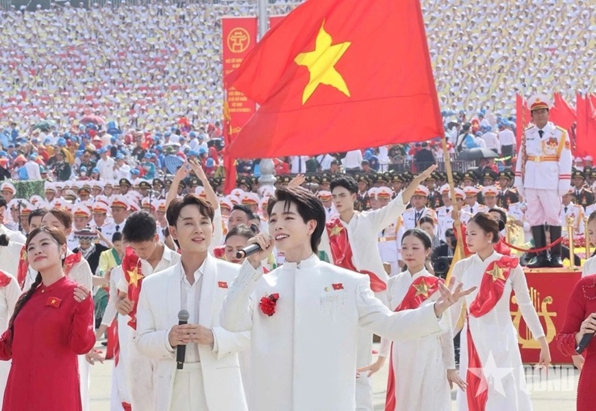 Đức Phúc tự hào cùng các nghệ sĩ biểu diễn nghệ thuật tại Lễ kỷ niệm, diễu binh, diễu hành 80 năm Cách mạng Tháng Tám thành công và Quốc khánh 2/9.