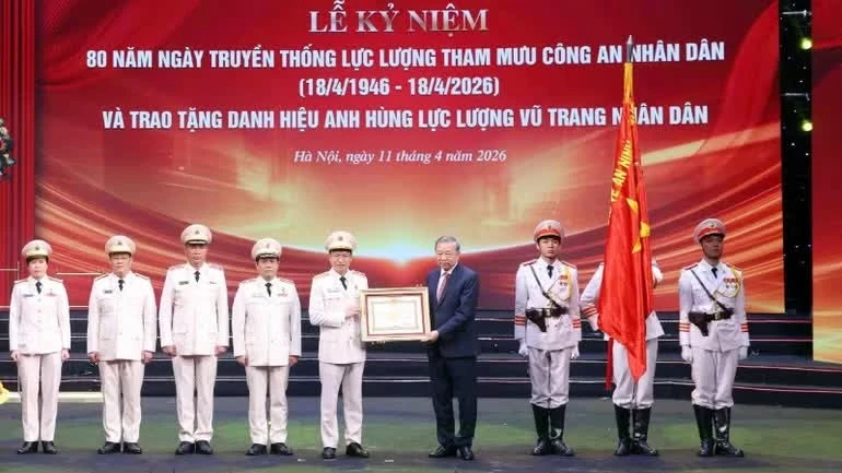 Văn phòng Bộ Công an - Cơ quan tham mưu cao nhất của lực lượng Công an nhân dân vinh dự đón nhận danh hiệu "Anh hùng lực lượng vũ trang nhân dân".