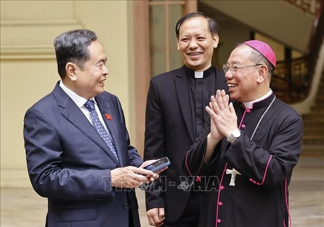 Chủ tịch Quốc hội Trần Thanh Mẫn với Tổng Giám mục Tổng Giáo phận Hà Nội Vũ Văn Thiên.