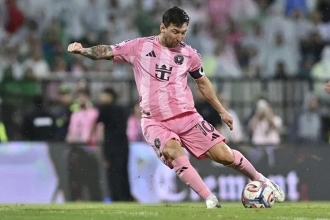 Messi tạo cơn sốt bóng đá ở Mỹ.