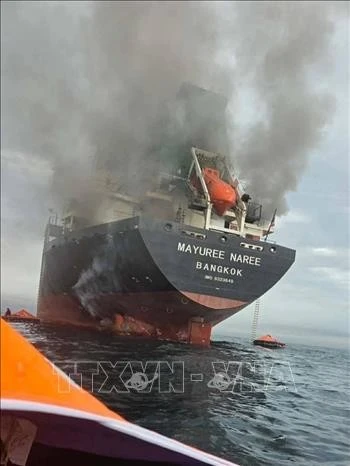 Tàu chở hàng Mayruree Naree đăng ký tại Thái Lan bị tấn công ở khu vực eo biển Hormuz ngày 11/3/2026.