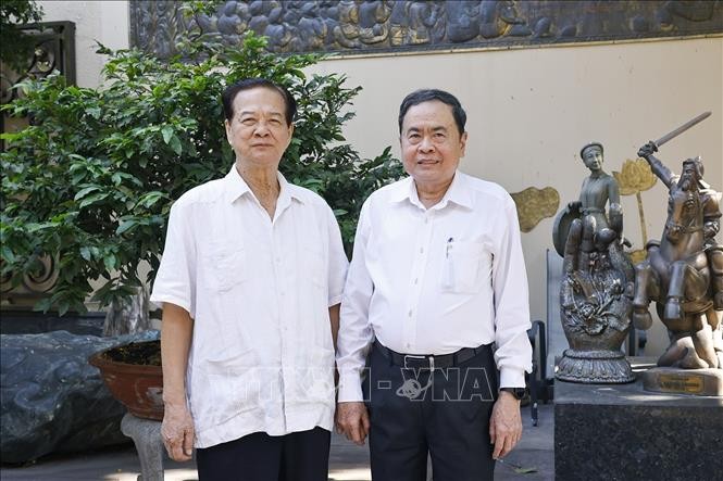 Chủ tịch Quốc hội Trần Thanh Mẫn tới thăm, chúc Tết nguyên Thủ tướng Chính phủ Nguyễn Tấn Dũng.