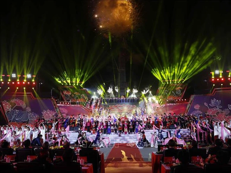 Tiết mục nghệ thuật tại điểm cầu Cao Bằng.