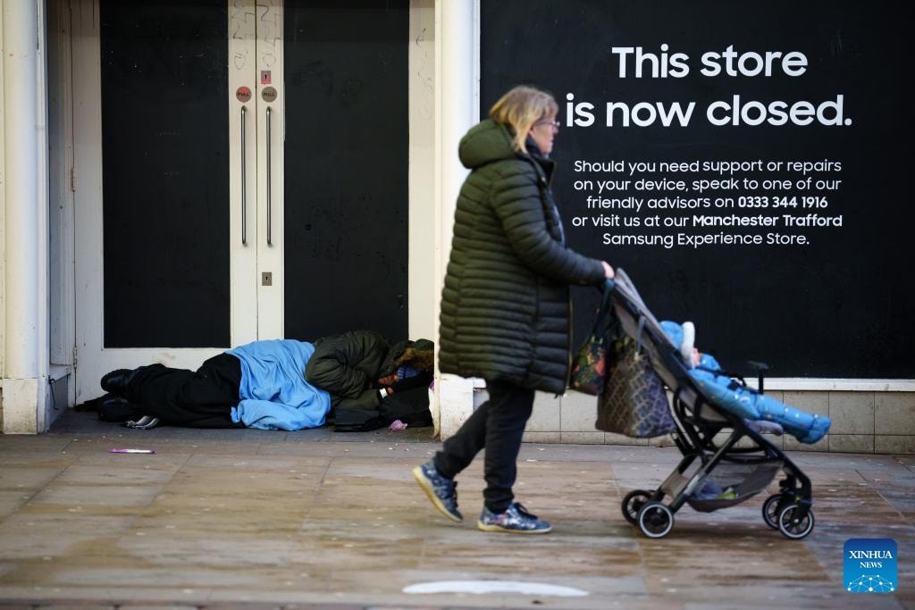 Người vô gia cư trên đường phố ở Manchester, Anh.