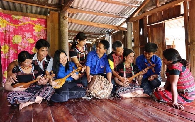 Đoàn thanh niên Quảng Trị xây dựng nhiều mô hình, hoạt động phong phú, đa dạng thu hút đông đảo người dân tham gia, góp phần gìn giữ và phát huy nhạc cụ truyền thống.