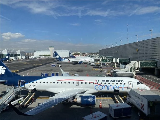 Các máy bay của Hãng hàng không quốc gia Mexico (Aeromexico) tại sân bay quốc tế Benito Juárez ở thủ đô Mexico City.