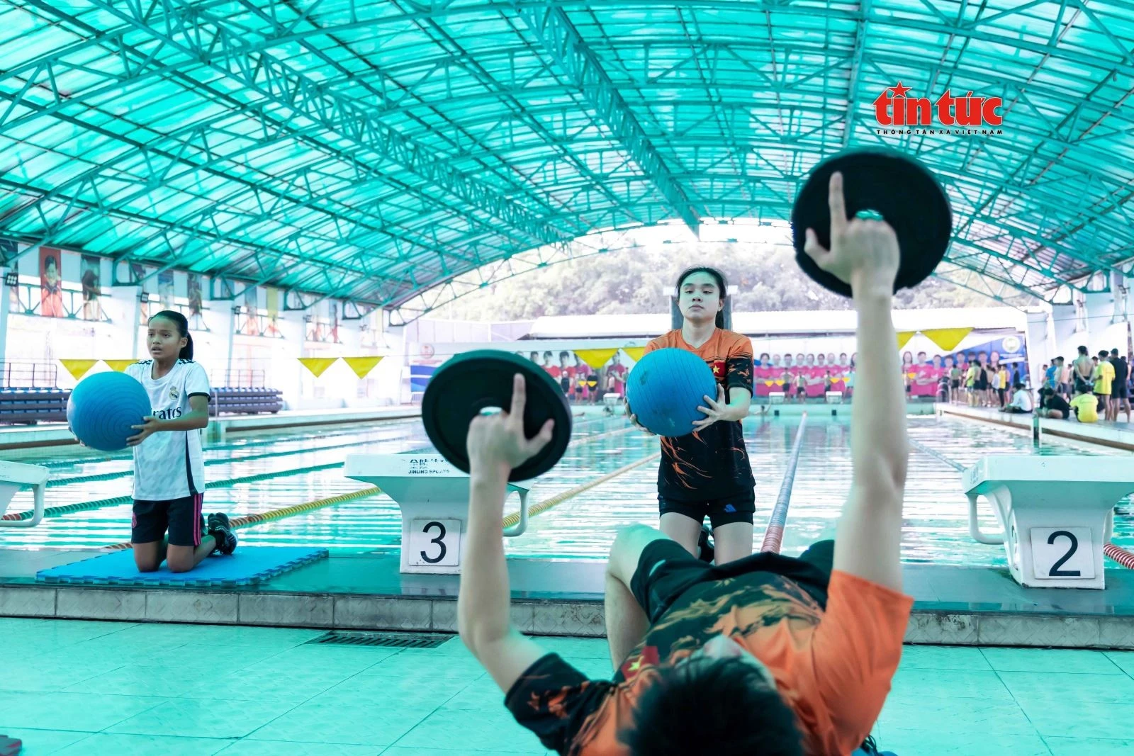 Đối với mỗi VĐV trẻ, để đạt được thành tích cao trong thi đấu là cả một quá trình khổ luyện, có cả "mồ hôi và nước mắt".