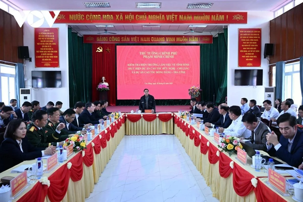 Thủ tướng Phạm Minh Chính chủ trì cuộc họp với các bộ, ngành, lãnh đạo hai tỉnh Lạng Sơn và Cao Bằng và các đơn vị liên quan về tình hình triển khai 2 dự án đường bộ cao tốc Hữu Nghị - Chi Lăng và Đồng Đăng - Trà Lĩnh.