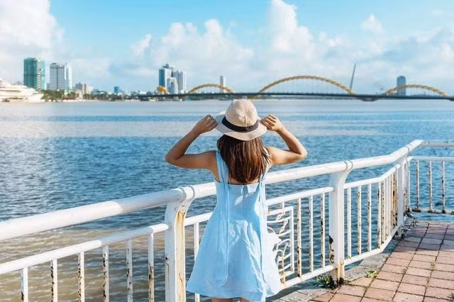 Một năm trước, Casey rời bỏ quê nhà ở Lancashire để tìm kiếm cuộc sống nhiều nắng hơn và rẻ hơn ở quốc gia được cho là có chi phí sinh hoạt phù hợp nhất thế giới.