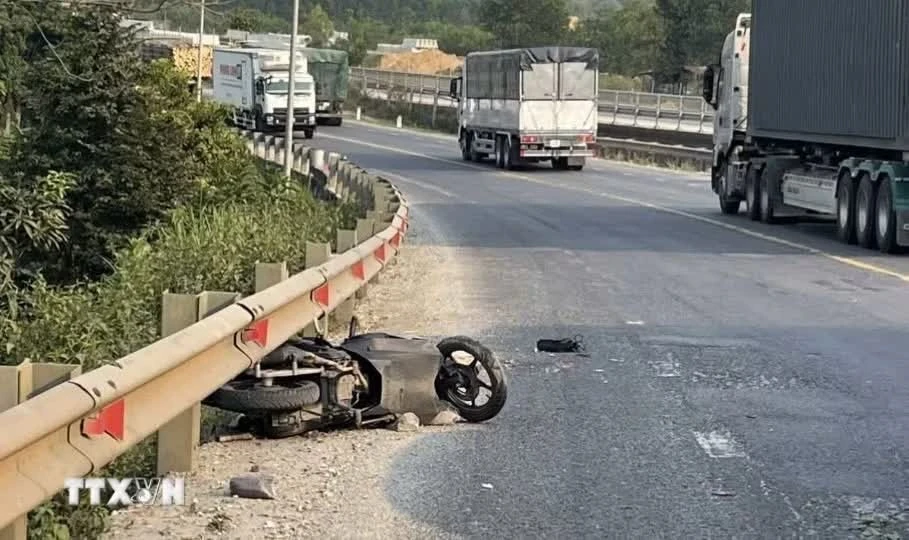 Hiện trường một vụ tai nạn giao thông. (Ảnh: TTXVN phát)