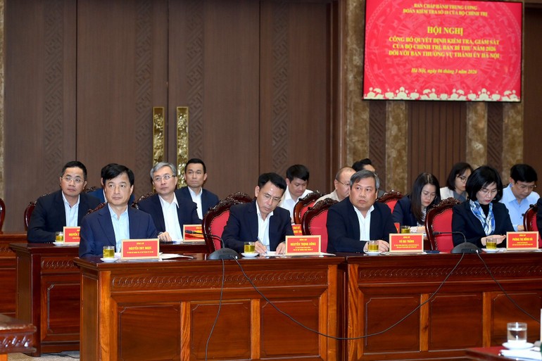 Lãnh đạo Thành ủy Hà Nội tham dự hội nghị.