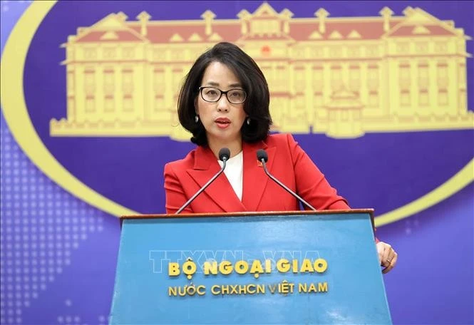Người phát ngôn Bộ Ngoại giao Phạm Thu Hằng chủ trì họp báo. Ảnh: An Đăng/TTXVN