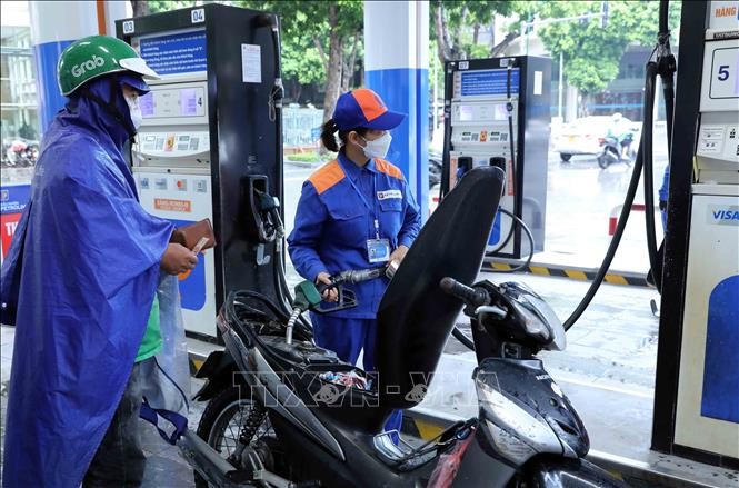 Giá xăng dầu được điều chỉnh từ 22 giờ ngày 12/3.