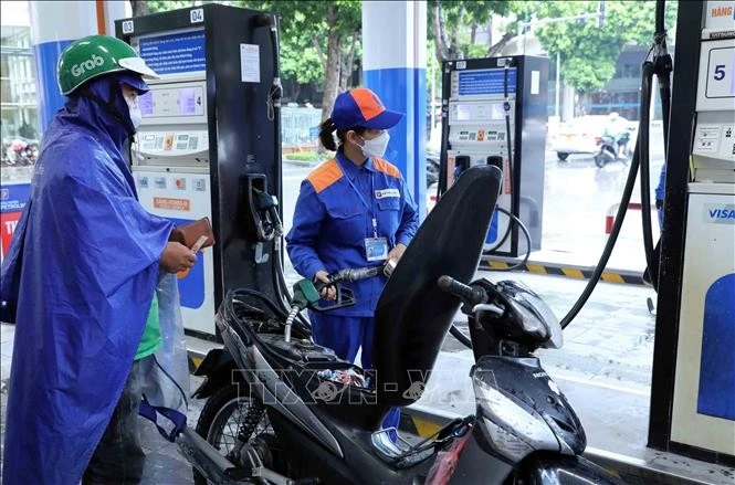 Giá xăng dầu được điều chỉnh từ 22 giờ ngày 12/3.