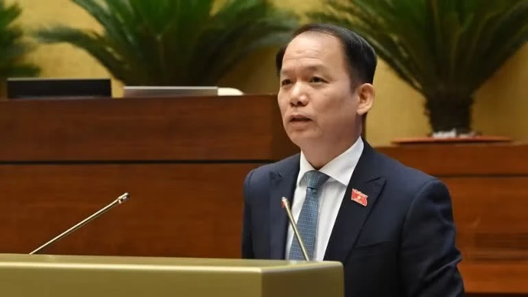 Bộ trưởng Tư pháp Hoàng Thanh Tùng giải trình trước Quốc hội về nội dung đại biểu quan tâm.