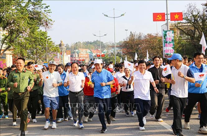 Đông đảo các tầng lớp nhân dân trên địa bàn tỉnh Điện Biên tham gia tháng hoạt động thể dục, thể thao cho mọi người và ngày chạy Olympic vì sức khỏe toàn dân năm 2026.