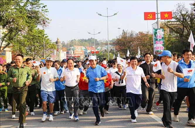 Đông đảo các tầng lớp nhân dân trên địa bàn tỉnh Điện Biên tham gia tháng hoạt động thể dục, thể thao cho mọi người và ngày chạy Olympic vì sức khỏe toàn dân năm 2026.