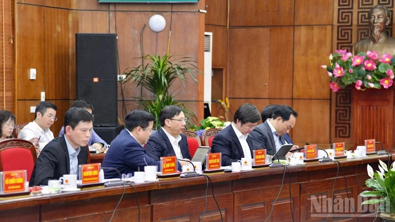 Lãnh đạo một số bộ, ngành tham dự cuộc làm việc.