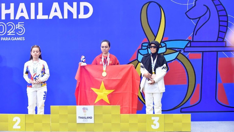 Kỳ thủ Trần Ngọc Loan giành Huy chương vàng cá nhân nữ cờ tiêu chuẩn, hạng khiếm thị B1.