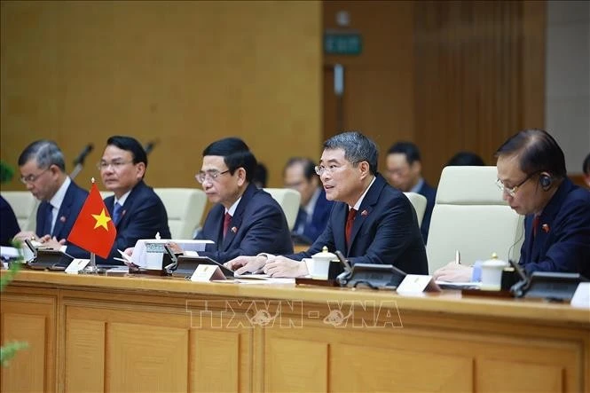 Thủ tướng Lê Minh Hưng và đoàn Việt Nam tại cuộc hội đàm với Thủ tướng Slovakia Robert Fico.