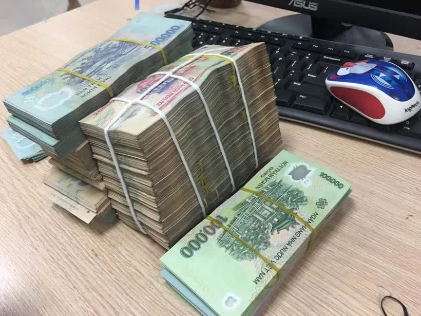 Tiền gửi dân cư lập kỷ lục hơn 10,82 triệu tỷ đồng, tăng 4,76%. (Ảnh: Vietnam+)