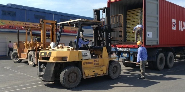 Cước phí vận chuyển hàng hóa nhiều doanh nghiệp tăng vọt khi giá xăng dầu ở mức cao.