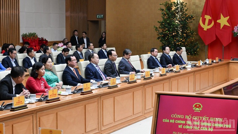 Lãnh đạo các ban, bộ, ngành, cơ quan Trung ương tham dự lễ công bố.