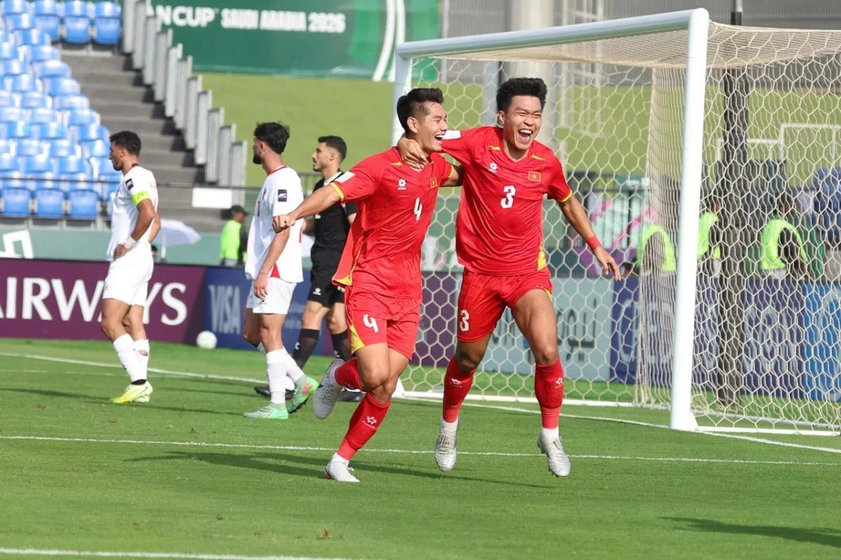 Hai bàn thắng của U23 Việt Nam đều đến từ những tình huống phạt góc.