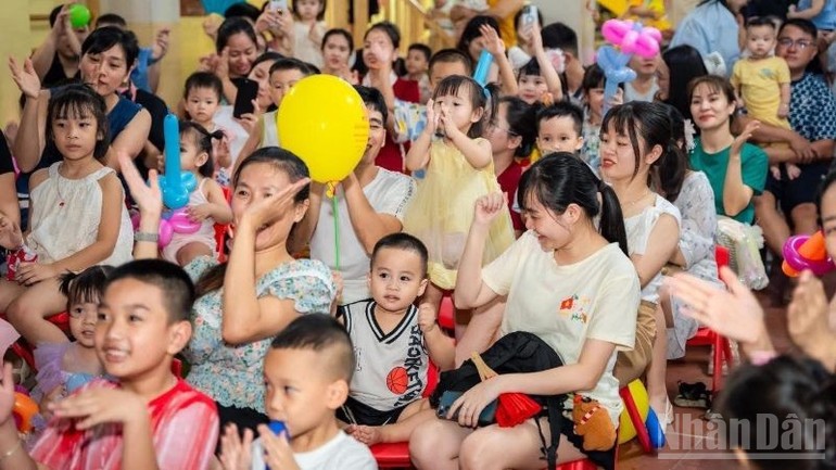 Chăm lo cải thiện đời sống vật chất, tinh thần cho nhân dân.