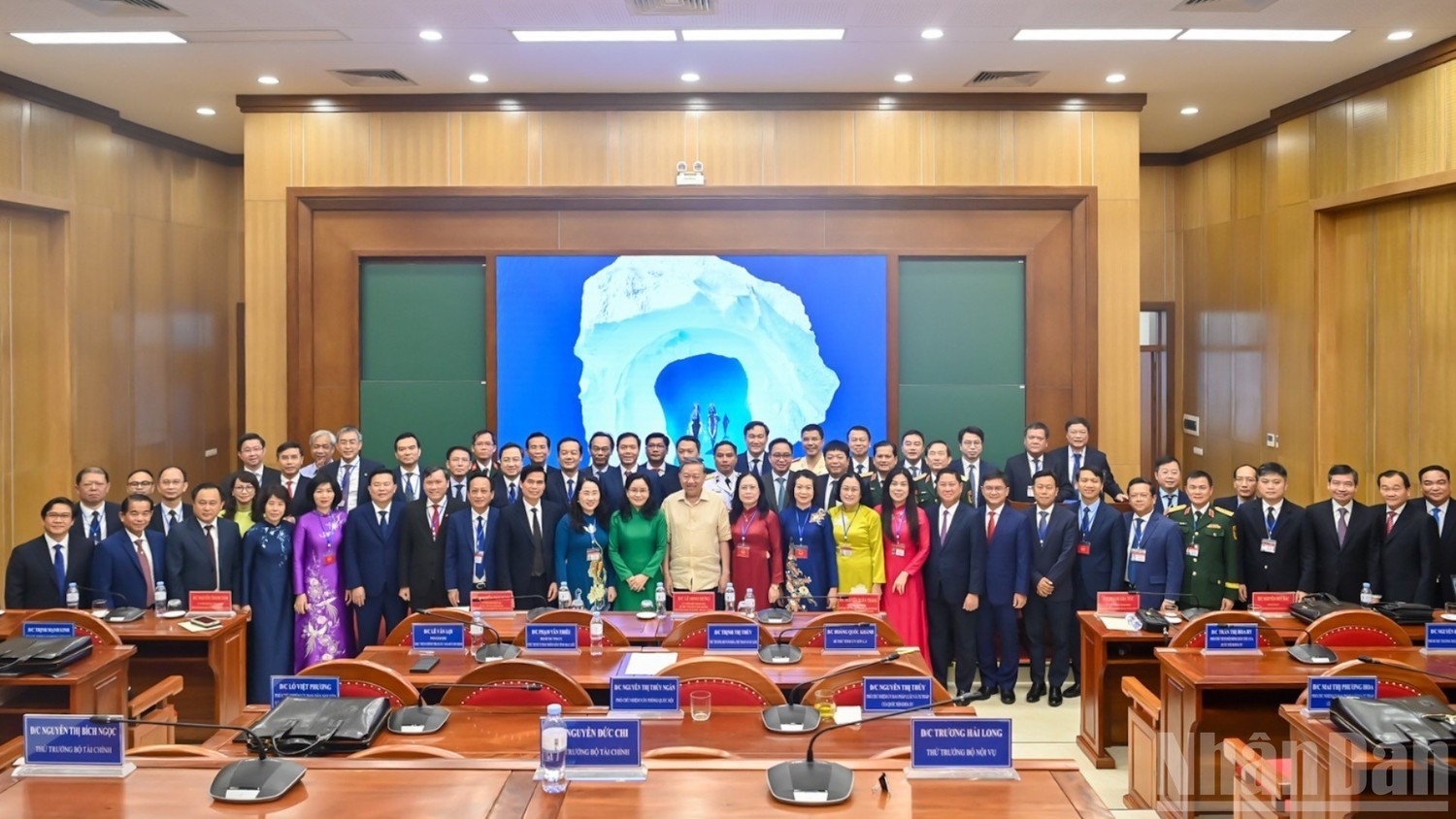 Tổng Bí thư Tô Lâm với các học viên Lớp bồi dưỡng, cập nhật kiến thức, kỹ năng đối với cán bộ quy hoạch Ủy viên Ban Chấp hành Trung ương Đảng khóa XIV (lớp thứ 4).