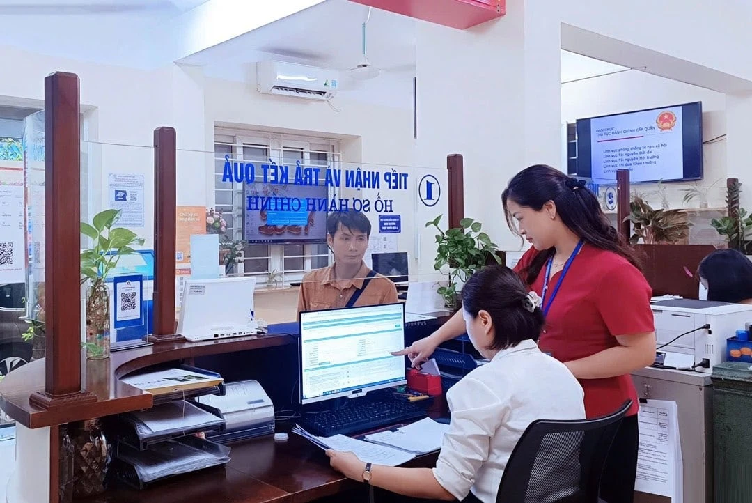 Tiếp tục rà soát, đề xuất loại bỏ các thủ tục rườm rà, chồng chéo dễ bị lợi dụng để tham nhũng, gây khó khăn cho người dân.
