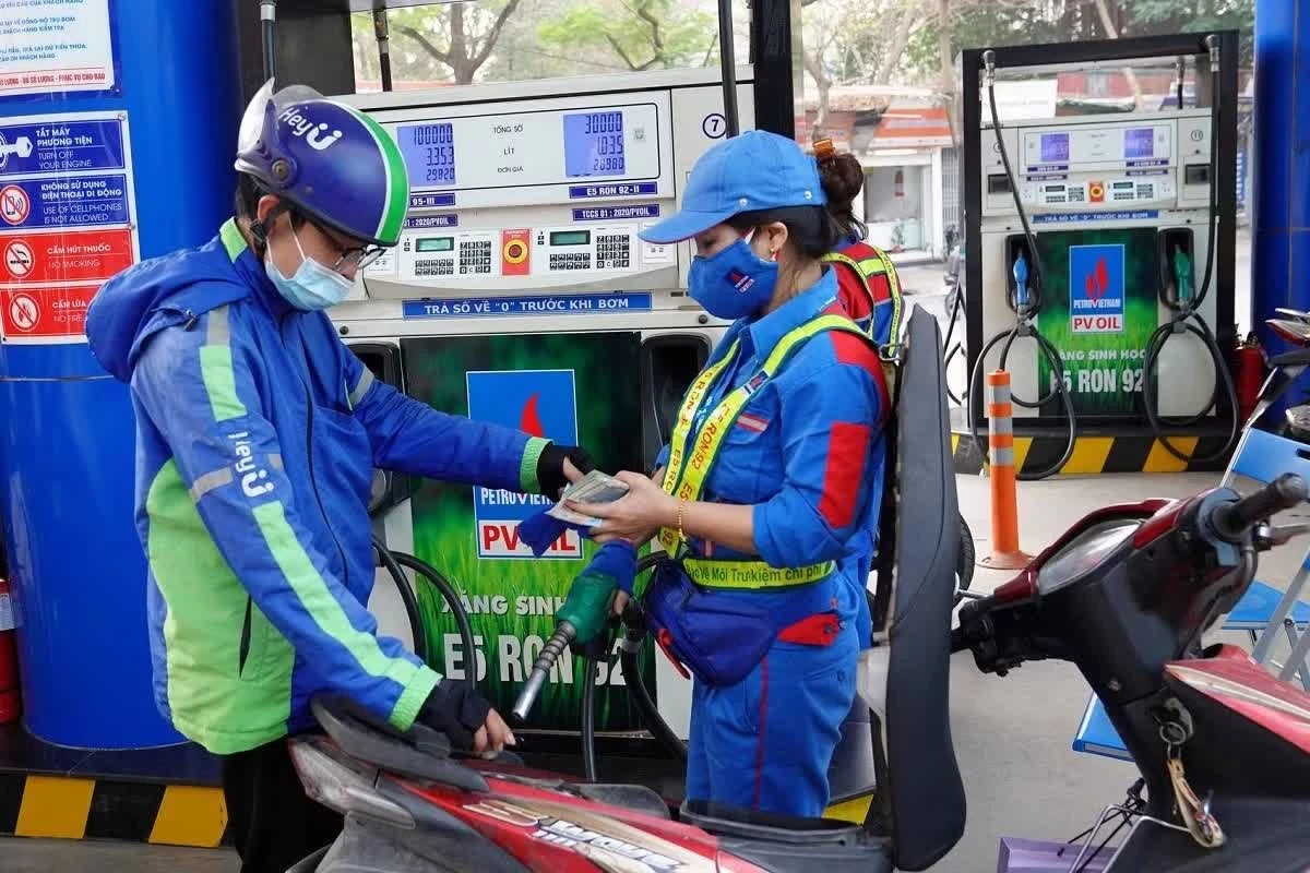 Các doanh nghiệp đầu mối lớn cho biết đã sẵn sàng đến bán xăng E10 trên toàn quốc.