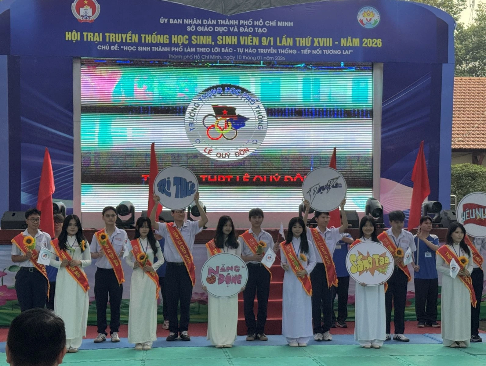 Học sinh trường THPT Lê Quý Đôn (một trong những trường được ưu tiên xét tuyển vào ĐHQG TP Hồ Chí Minh) trong ngày hội trại truyền thống học sinh sinh viên năm 2025.