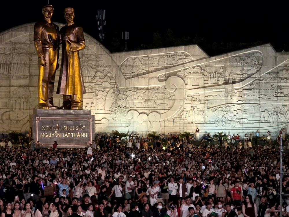 Chương trình thu hút sự tham dự của đông đảo người dân, du khách.