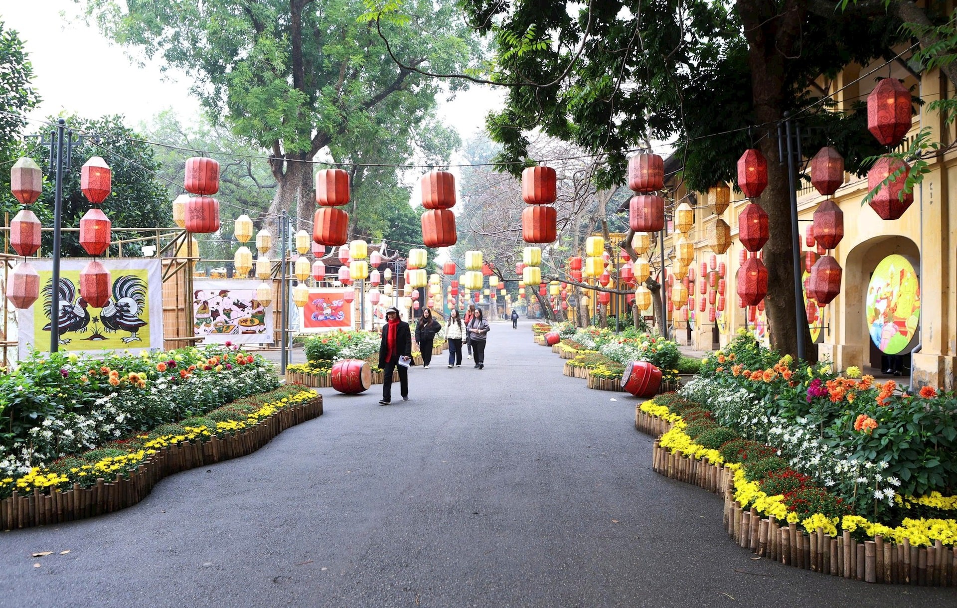 Độc đáo đường hoa tại Hoàng thành Thăng Long.