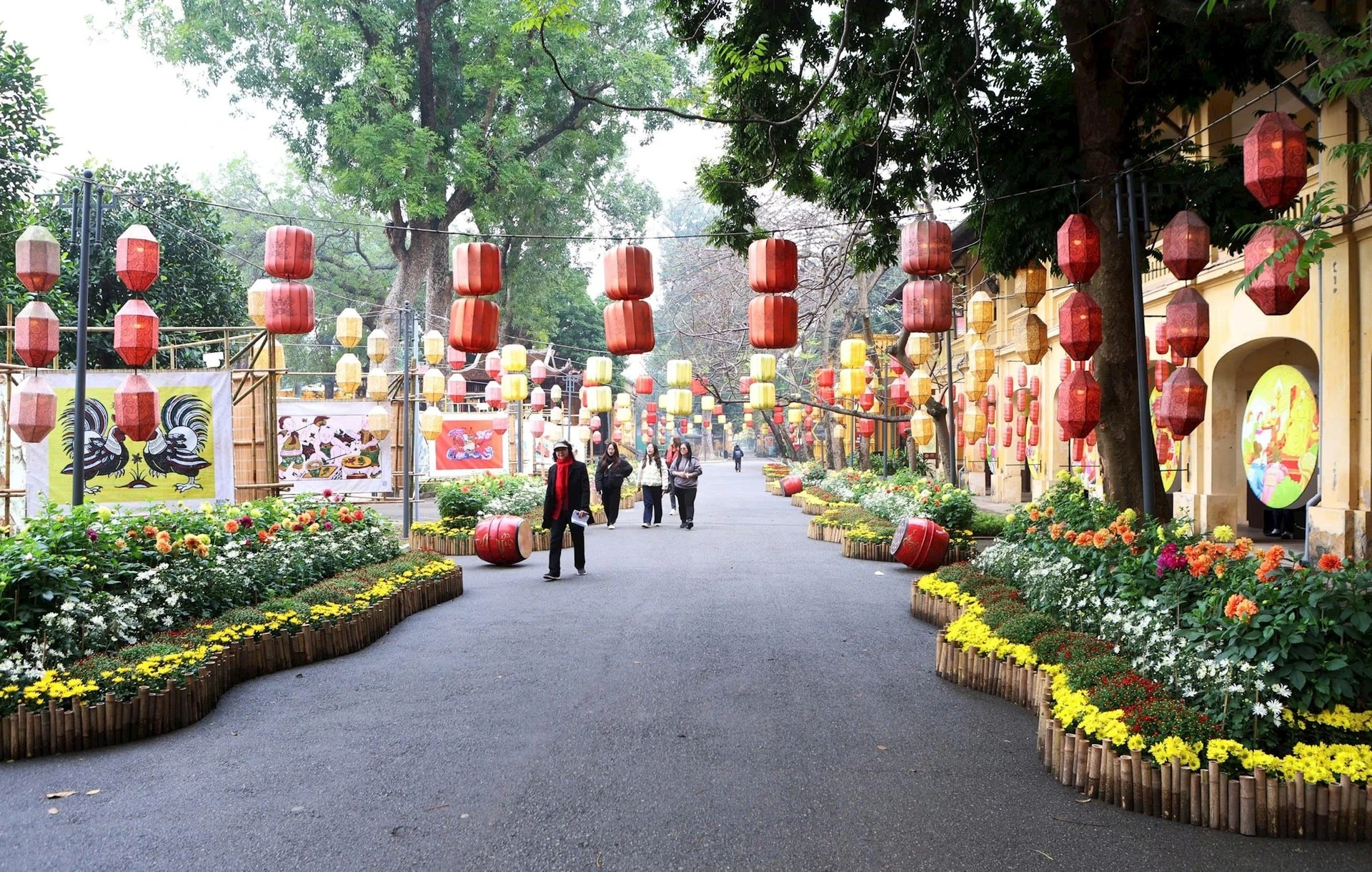 Độc đáo đường hoa tại Hoàng thành Thăng Long.