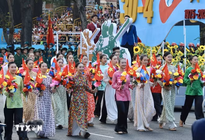 Chương trình biểu diễn nghệ thuật của lực lượng văn nghệ sỹ Thành phố Hồ Chí Minh tại kỷ niệm 50 năm Giải phóng miền Nam, thống nhất đất nước.